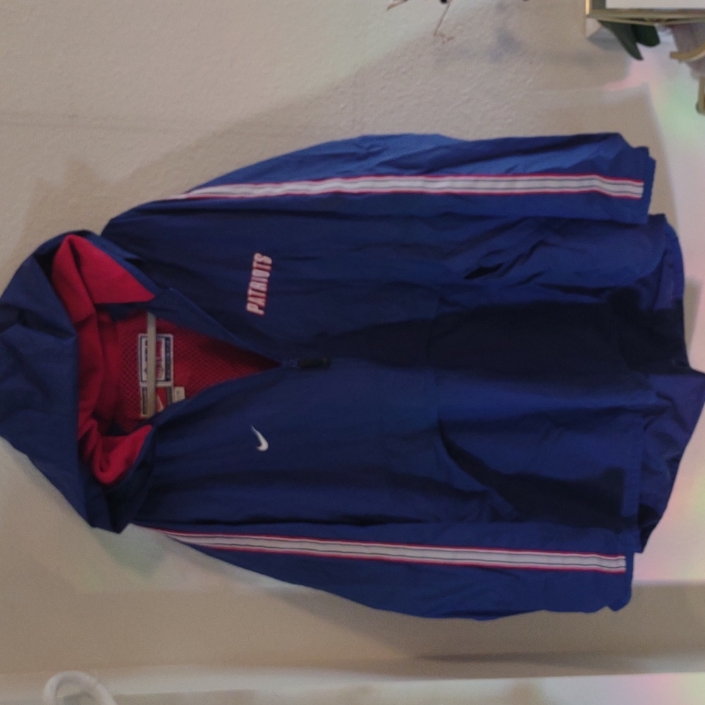 Vintage Patriots NFL brand windbreaker